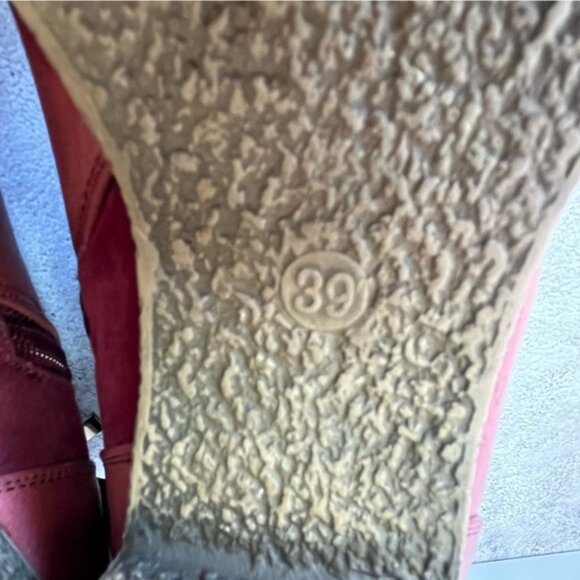 Luvshoe's Canada Red Block Heel Winter Ankle Booties - Picture 13 of 16